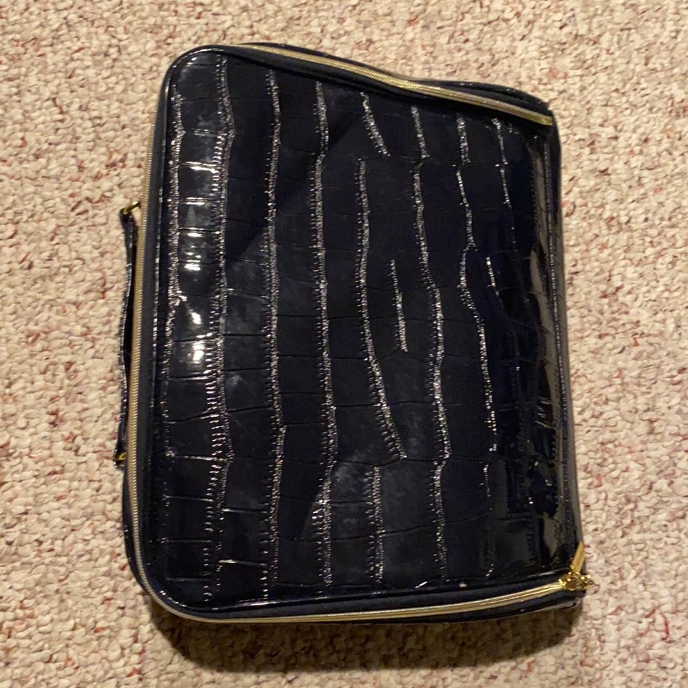 Large Este Lauder Makeup Case - image 2